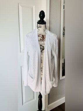 Verve Ami White Open-Front Knit Cardigan with Subtle Dot Detail
